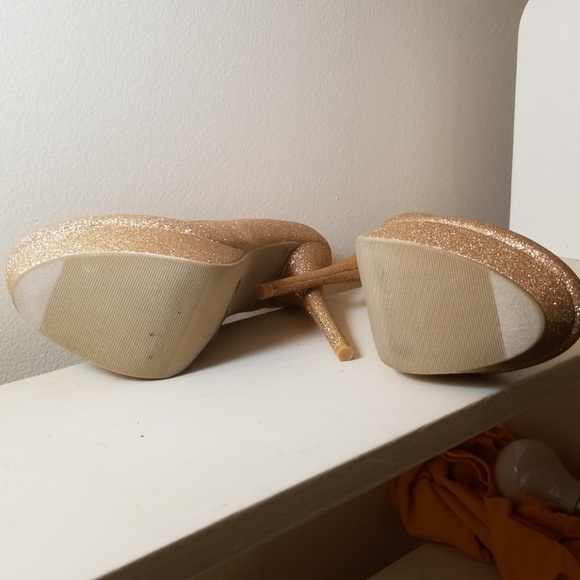 Gold platform heel - Picture 3 of 4